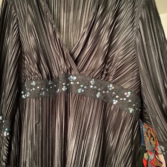 Plus size Cato brand crinkle-like material dress top. - Picture 2 of 2